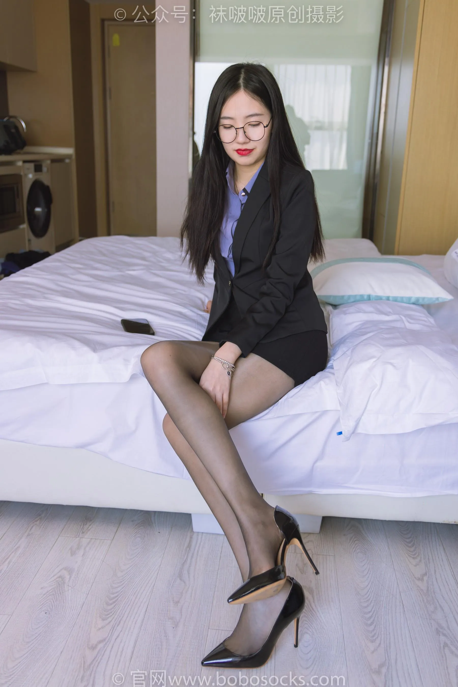 [BoBoSocks袜啵啵]NO.216 小甜豆-两双高跟鞋、肉丝、油亮黑丝 [90P]插图5